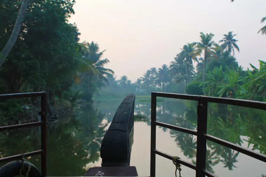 Early morning cruise from houseboat