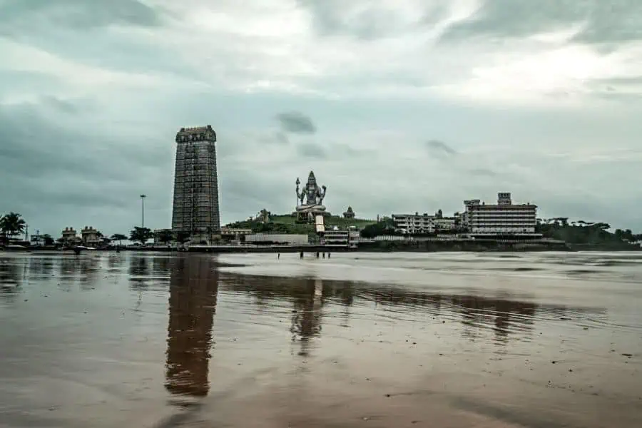 Murudeshwar beach Karnataka India best beaches Faraway Notes