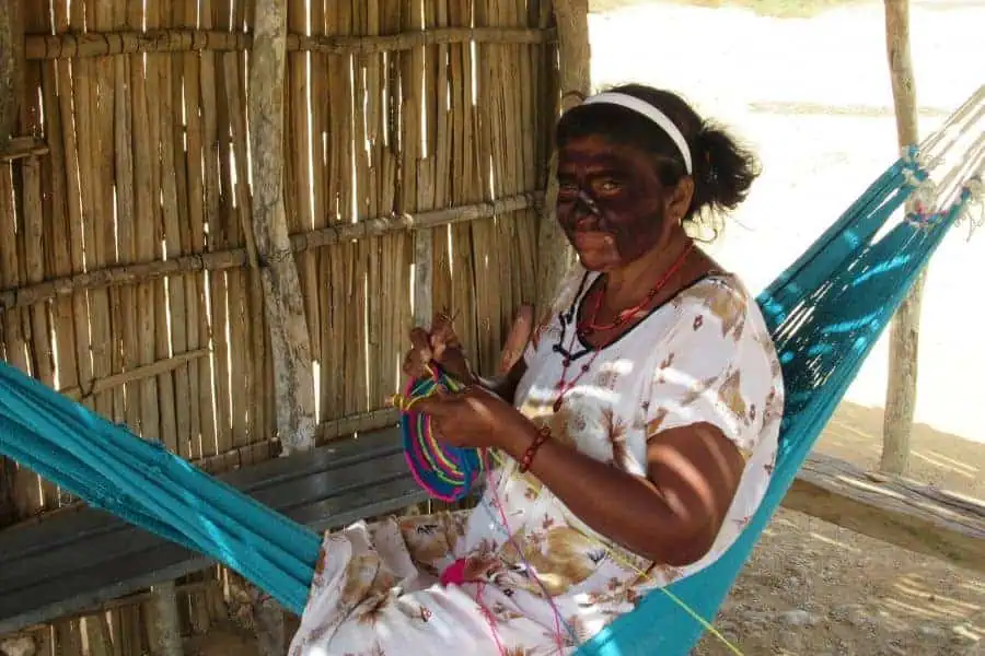 artisan indigenous wayuu mochila handmade bags colobia south america tradtional arts crafts