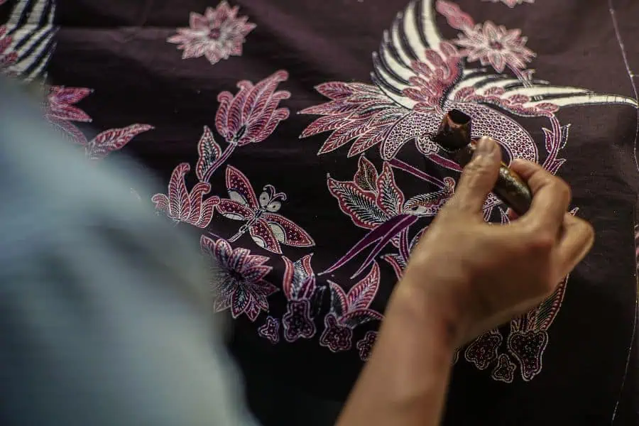 bali fabric batik textiles indonesia traditional arts crafts world