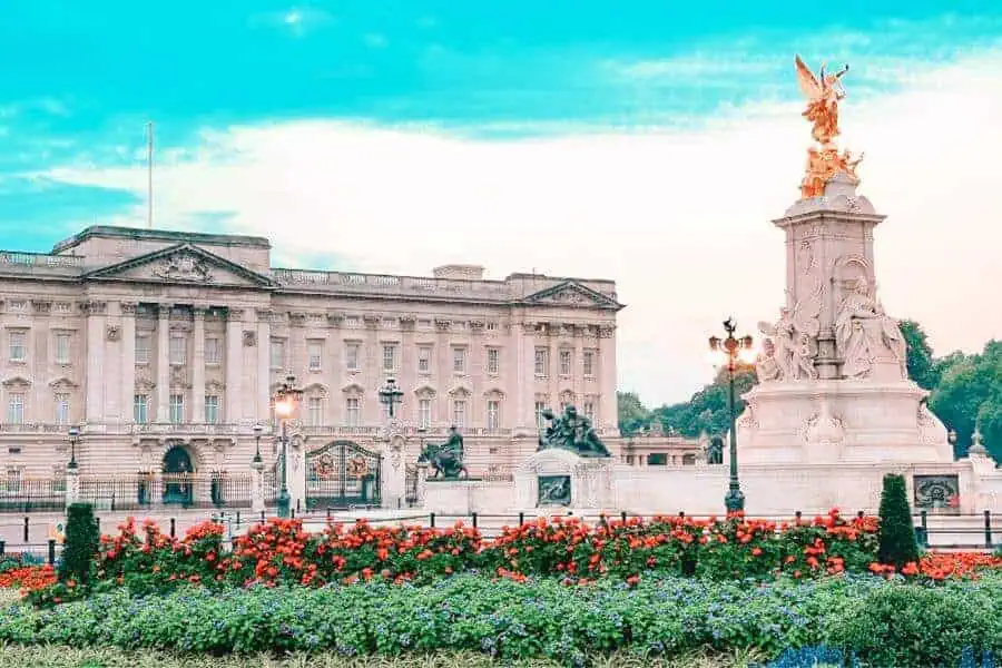 buckingham palace london ultimate europe bucket list