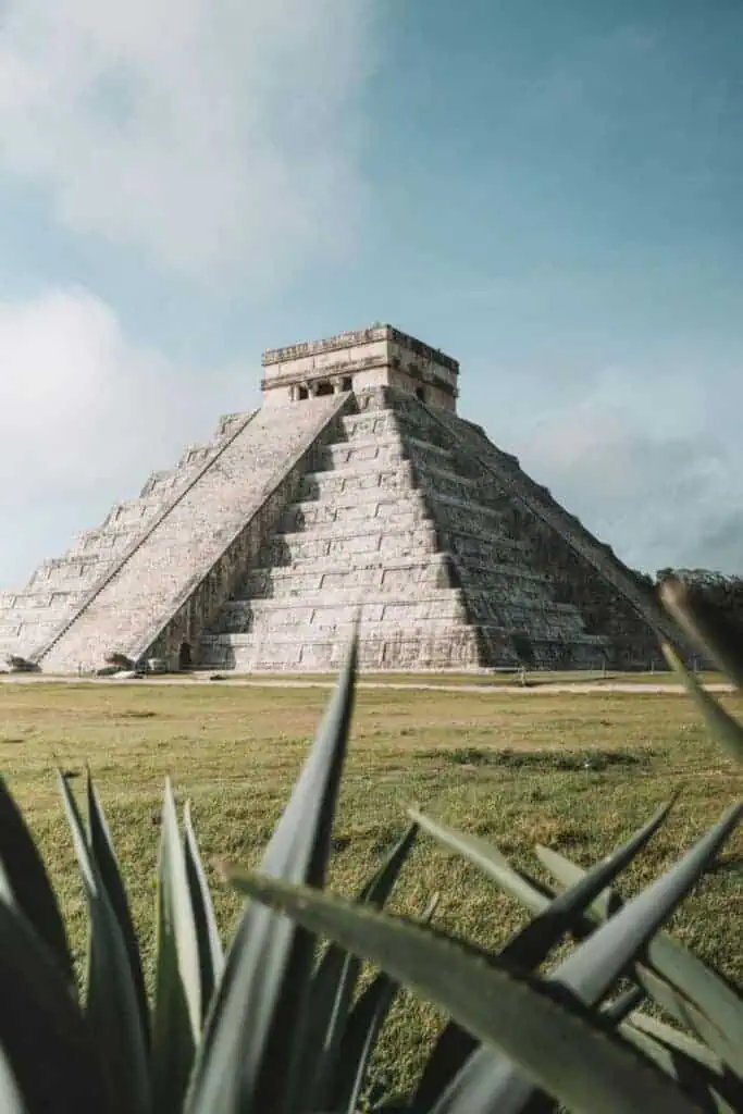 chichen itza pyramid in mexico