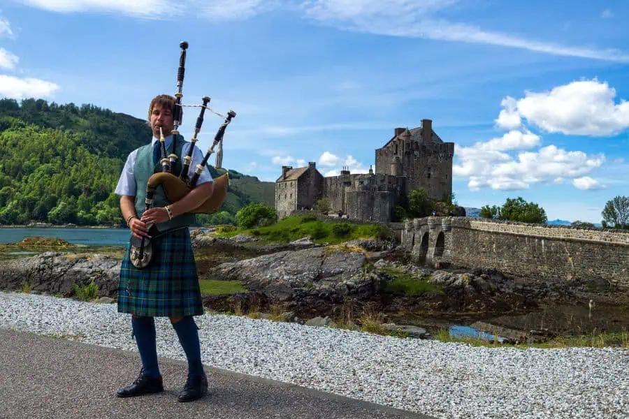 dornie scotland great highland bagpiper