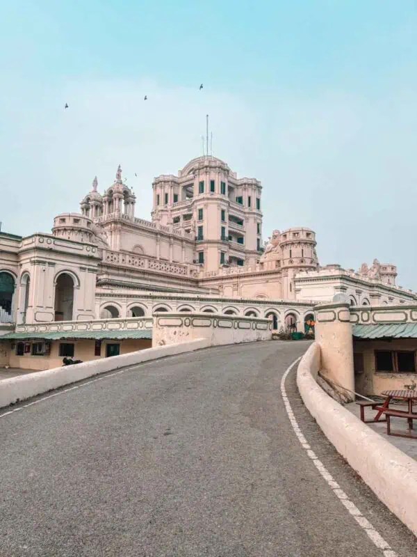curved driveway leading to la martiniere college constantia building, lucknow