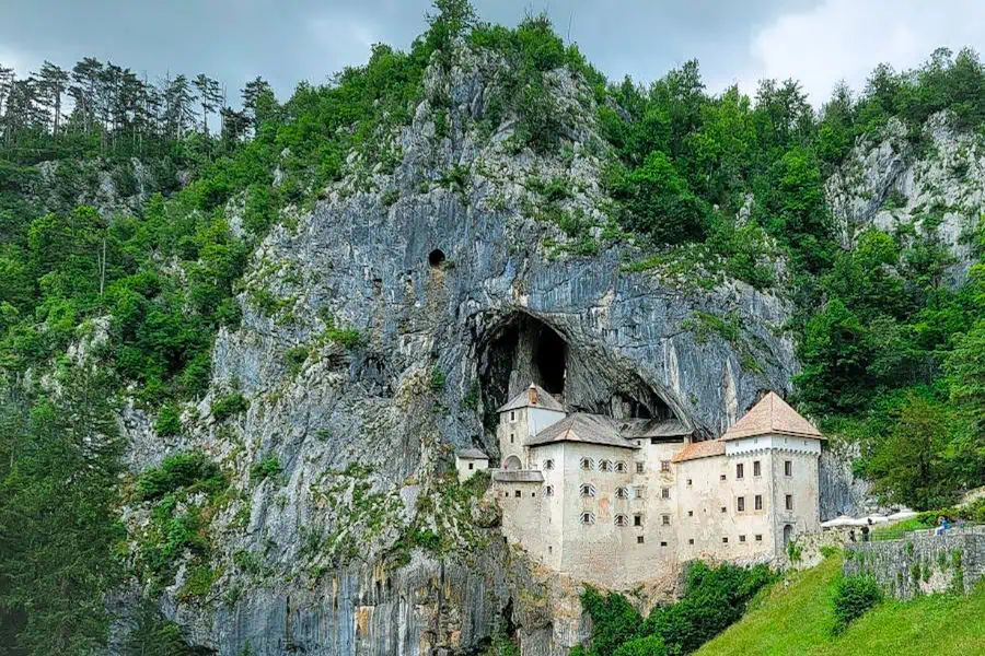 predjama castle