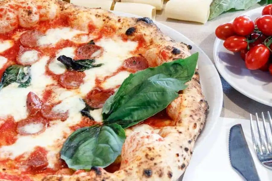 neopolitan pizza naples italy