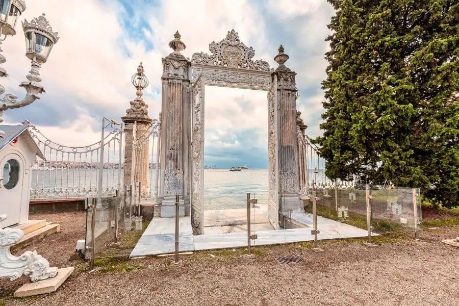 gate bosphorus dolmabahce palace