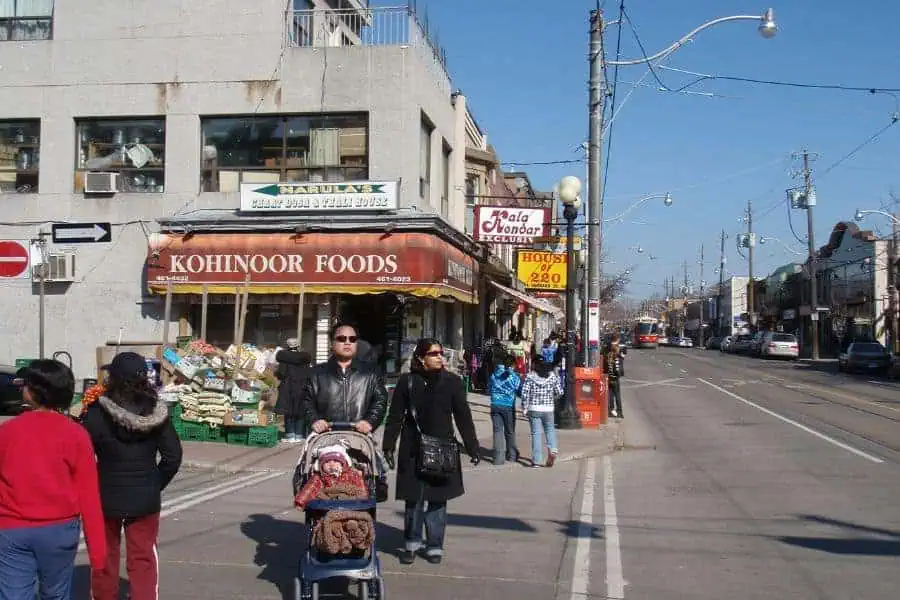 gerrard india bazaar little india toronto