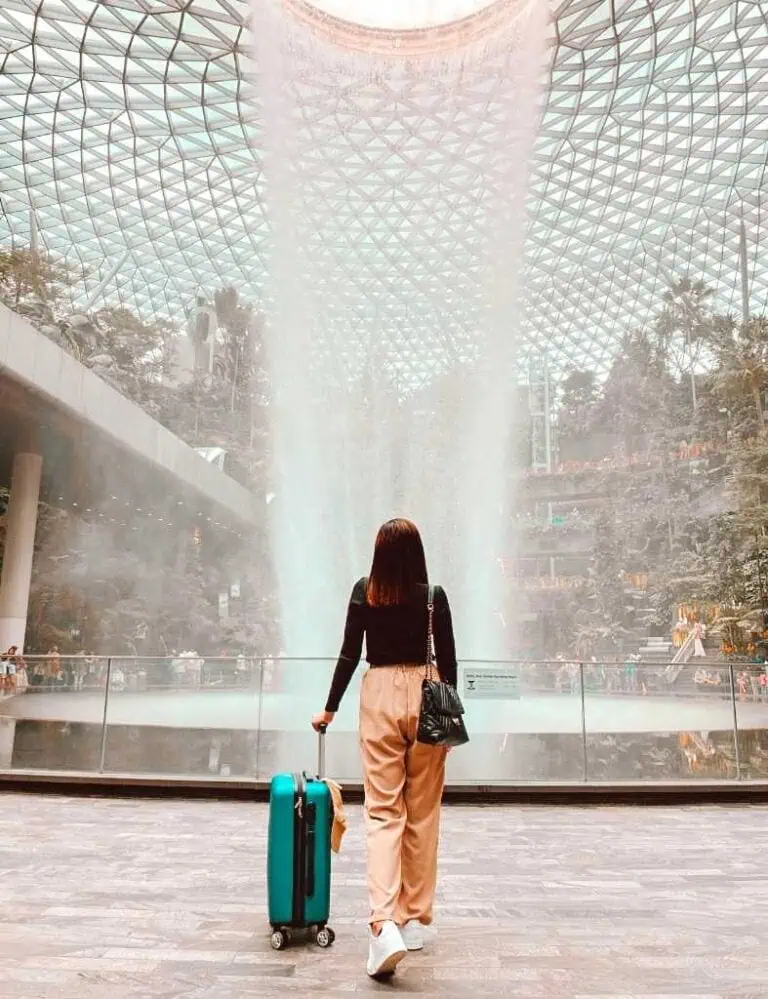 girl posing with her back towards the camera on changi singapore airport