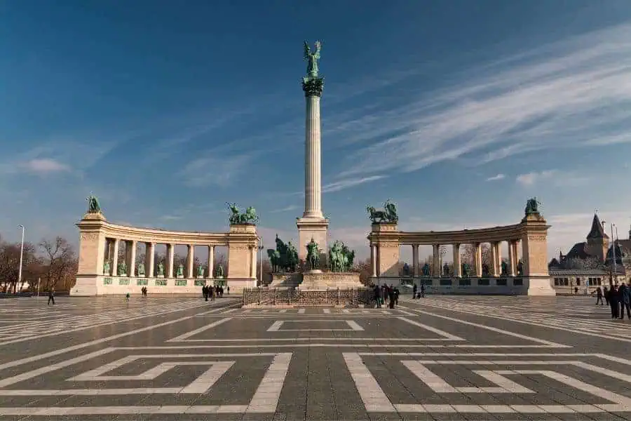 heroes square budapest hungary itinerary