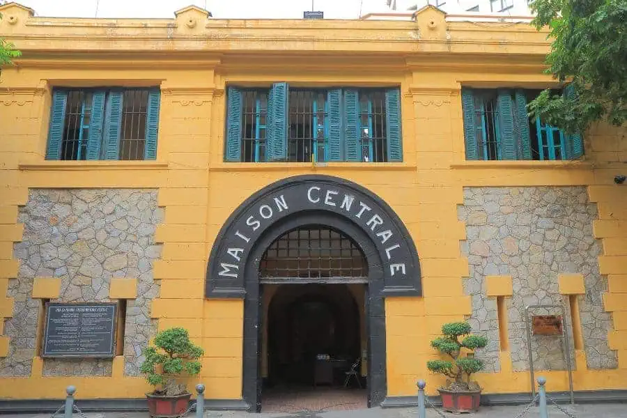 hoa lo prison relic hanoi hilton