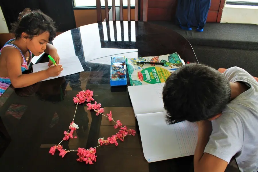 Keeping the kids engaged in the houseboat