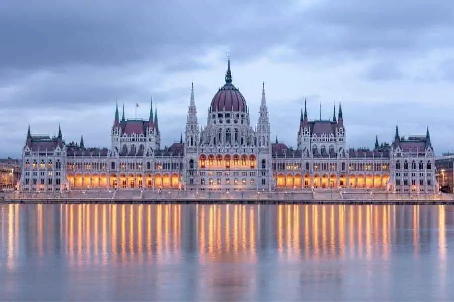 hungarian parliament budapest itinerary