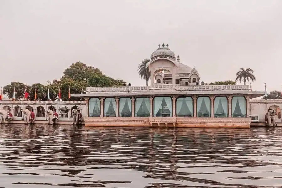 jag mandir lake pichola udaipur rajasthan