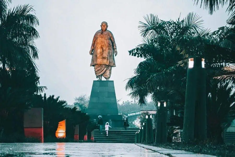 janeshwar mishra statue at janeshwar mishra park, lucknow