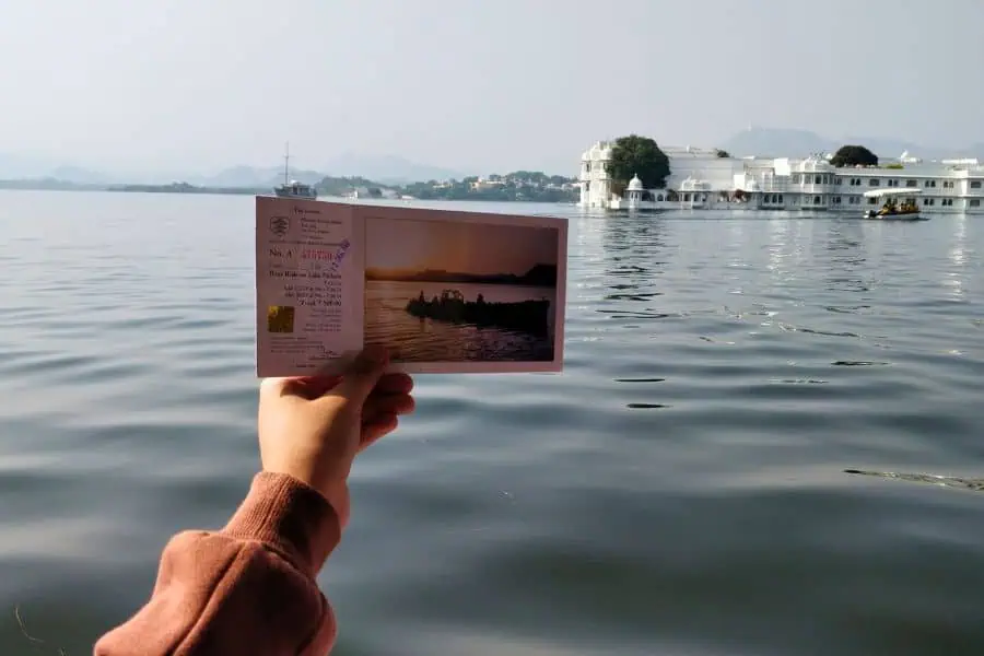 lake pichola boat ride in udaipur