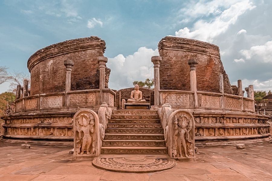 Polonnaruwa day trips from kandy