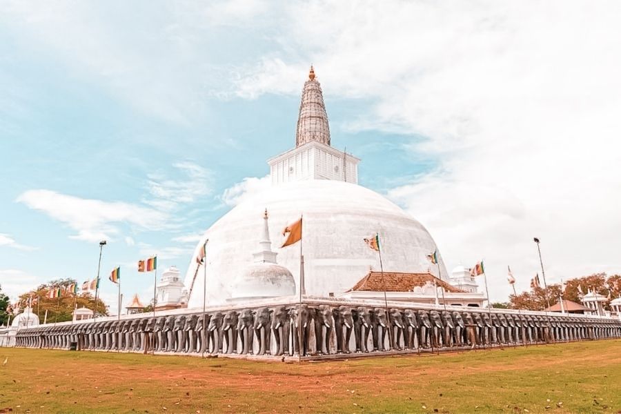 ruwanwelisaya stupa anuradhapura