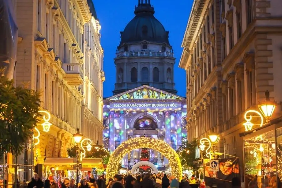 st stephen's basilica christmas market night budapest