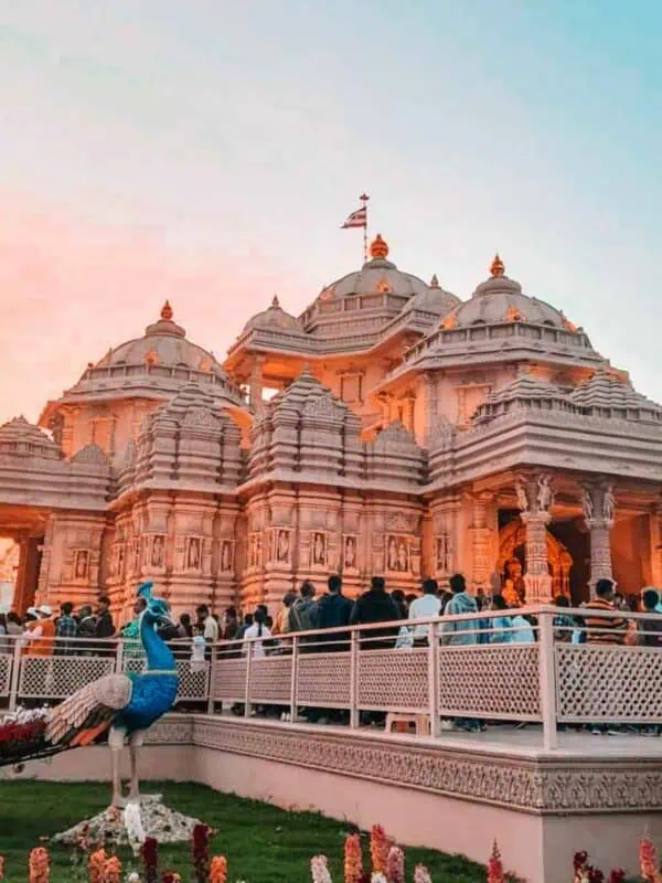 crowd gathered outside the intricately carved swaminarayan akshardham temple in delhi