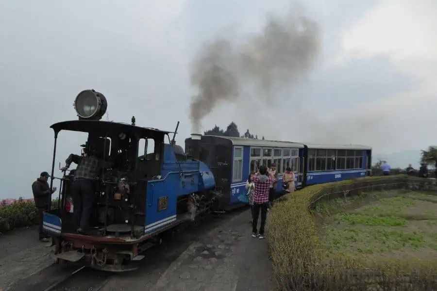 toy train darjeeling beautiful places in india