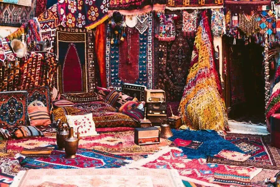 traditional turkish carpets tugs goreme cappadocia shopping