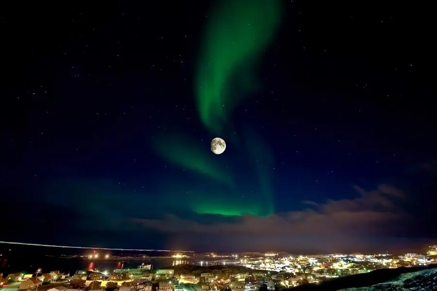 Iqaluit Nunavut canada best places to see northern lights