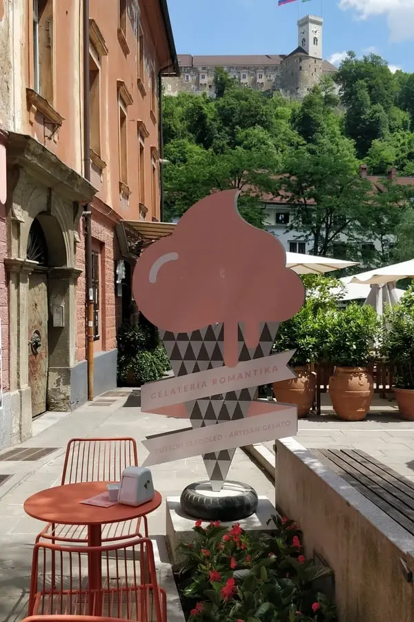 gelateria romantika dvorni trg ljubljana