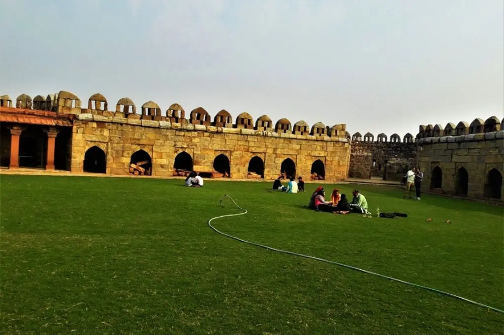People relaxing in the garden outside Ghiyas-ud-din Tughlaq's Mausoleum