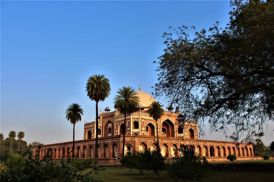 humayun's tomb and its lawns