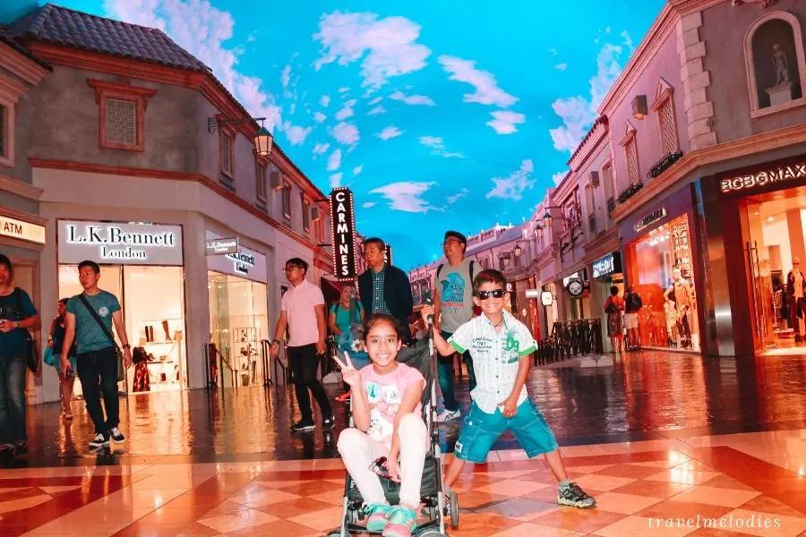 Free Indoor Rainstorm Show at the Miracle Mile Shops of Planet Hollywood