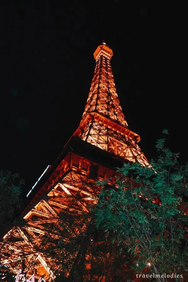 replica of eiffel tower at paris las vegas hotel all lit up at night