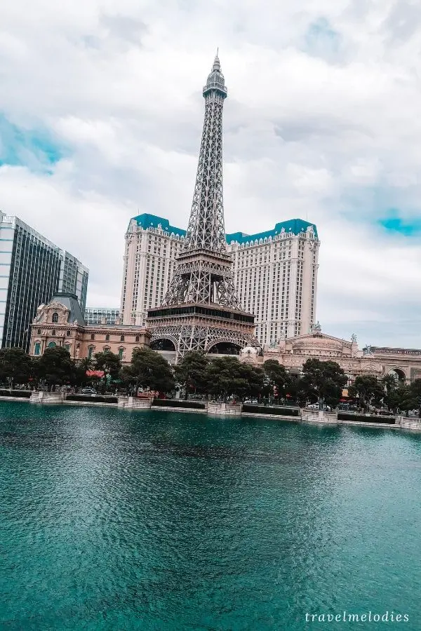 replica of eiffel tower paris las vegas hotel