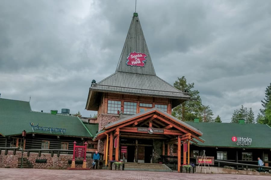 lapland with kids Santa Claus Village Rovaniemi Finalnd