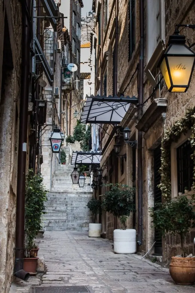 streets of dubrovnik old town