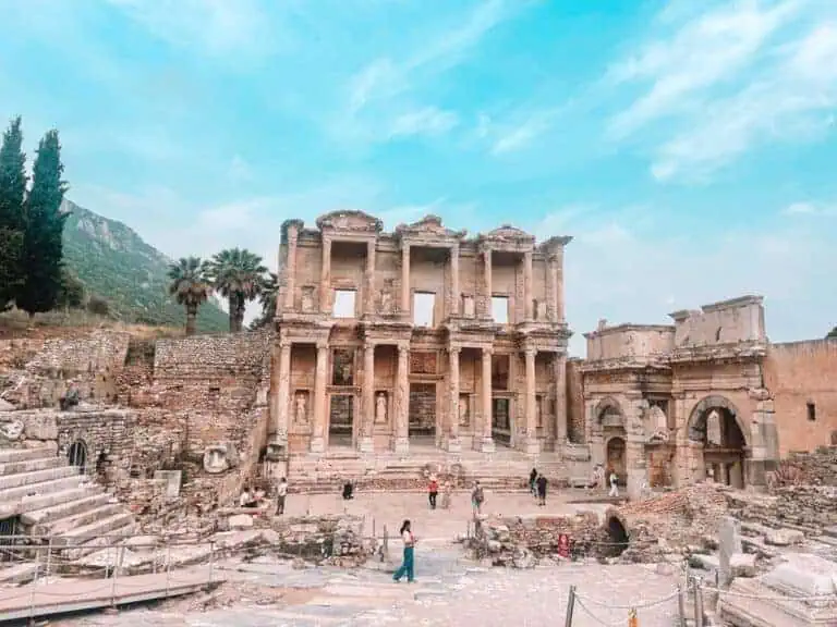 turkiye efes visiting ephesus ancient city ruins archeological site selcuk turkey
