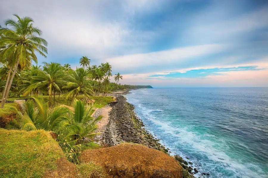 varkala beach cliff