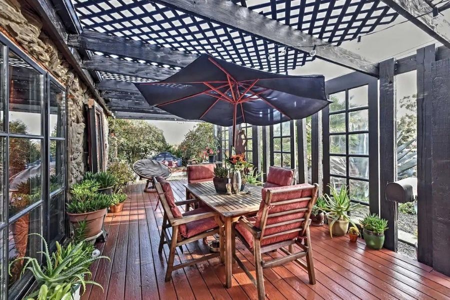 where to stay in california airbnbs
